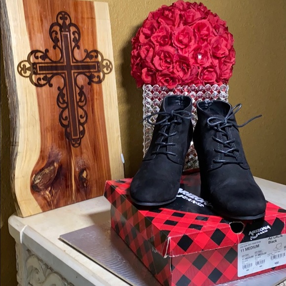 Arizona Lacie Booties - Picture 2 of 6